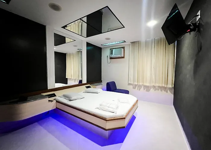 Status Motel