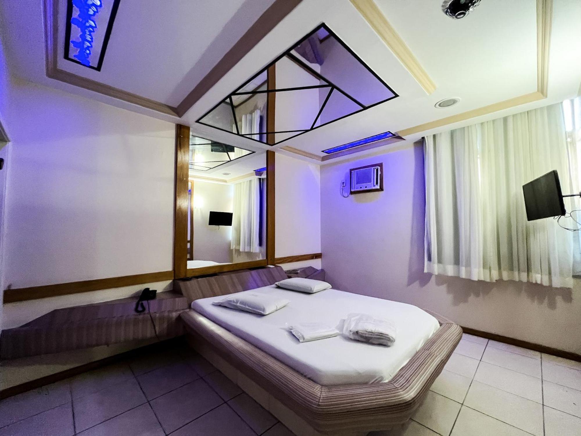 Status Love hotel *